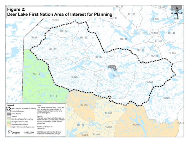This is a colour reference map showing the Deer Lake First Nation trapline areas that informed the boundaries of the area of interest for planning, which is drawn with a black and white dashed line. The map also indicates Indian Reserves in shaded grey, traplines outlined in light grey, the Little Grand Rapids First Nation planning area in light green, the Pauingassi First Nation planning area in bright green, the Pikangikum First Nation planning area in light beige and the Poplar Hill First Nation trapline areas in light beige.