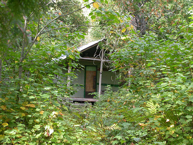 This photo shows A trapper’s cabin on the shore of Onaping Lake.