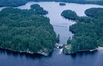 This is an aerial view of Rainy Lake showing the Kettle Falls Dam.