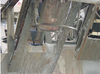 This picture shows fugitive handling equipment, where the material has been wetted to minimize fugitive releases.