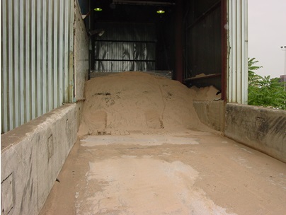 This picture shows an semi-enclosed industrial area where unloading of fine PM can be performed, protecting it from the wind to minimize fugitive releases.