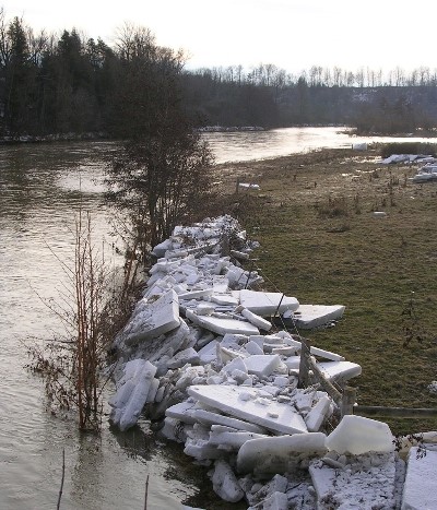 Les clôtures permanentes ne conviennent pas aux zones exposées au mouvement des glaces.