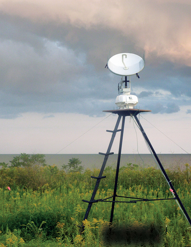 Cette photo d’un radar de marine illustre l’usage que l’on en fait pour étudier la migration des oiseaux et des chauves-souris associée à l’énergie éolienne sur le rivage du lac Érié.